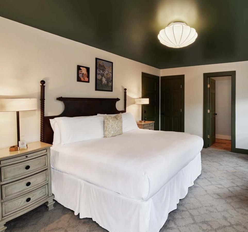 The Whitlock Hotel Lenox Ngoại thất bức ảnh