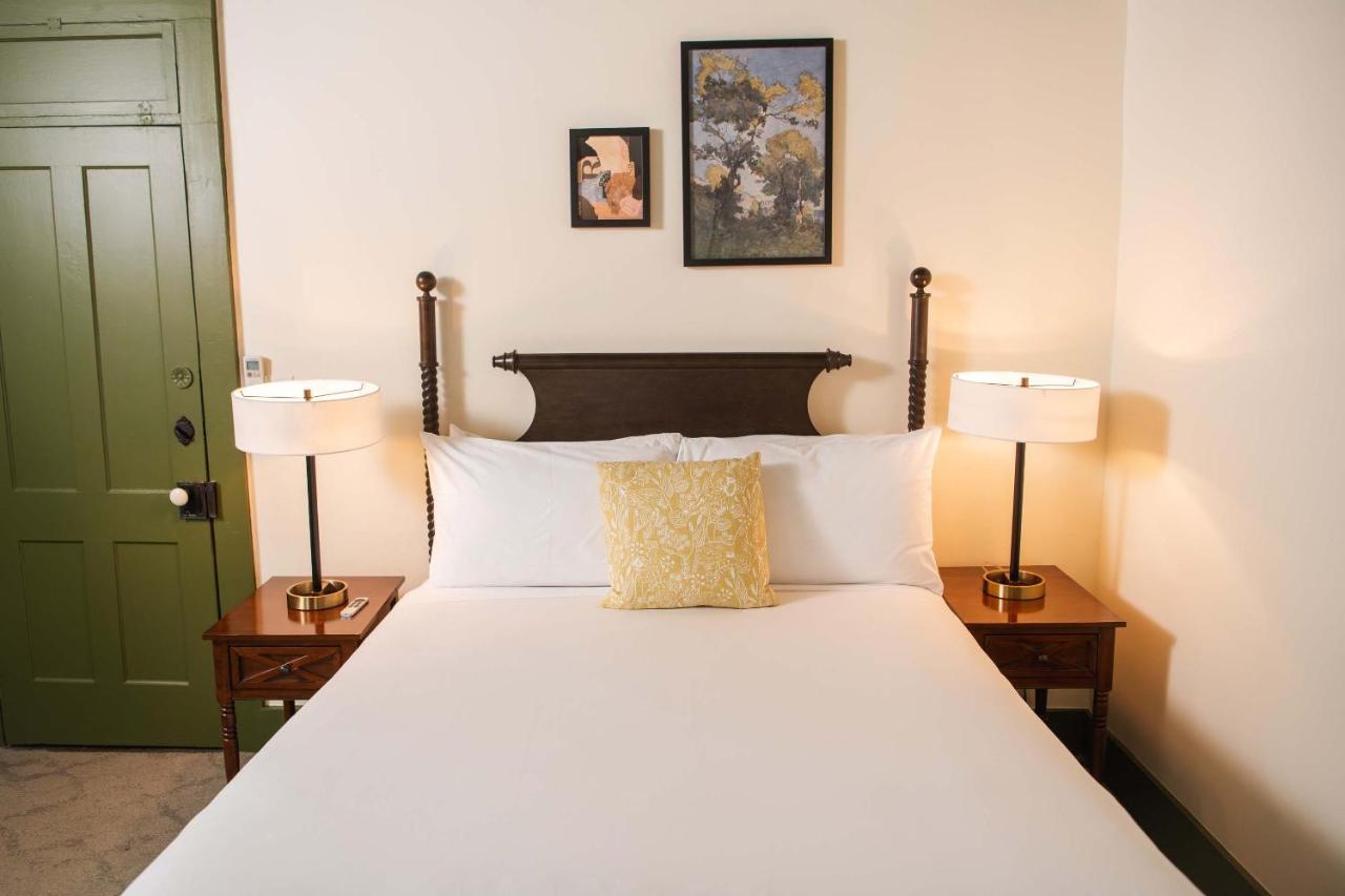 The Whitlock Hotel Lenox Ngoại thất bức ảnh