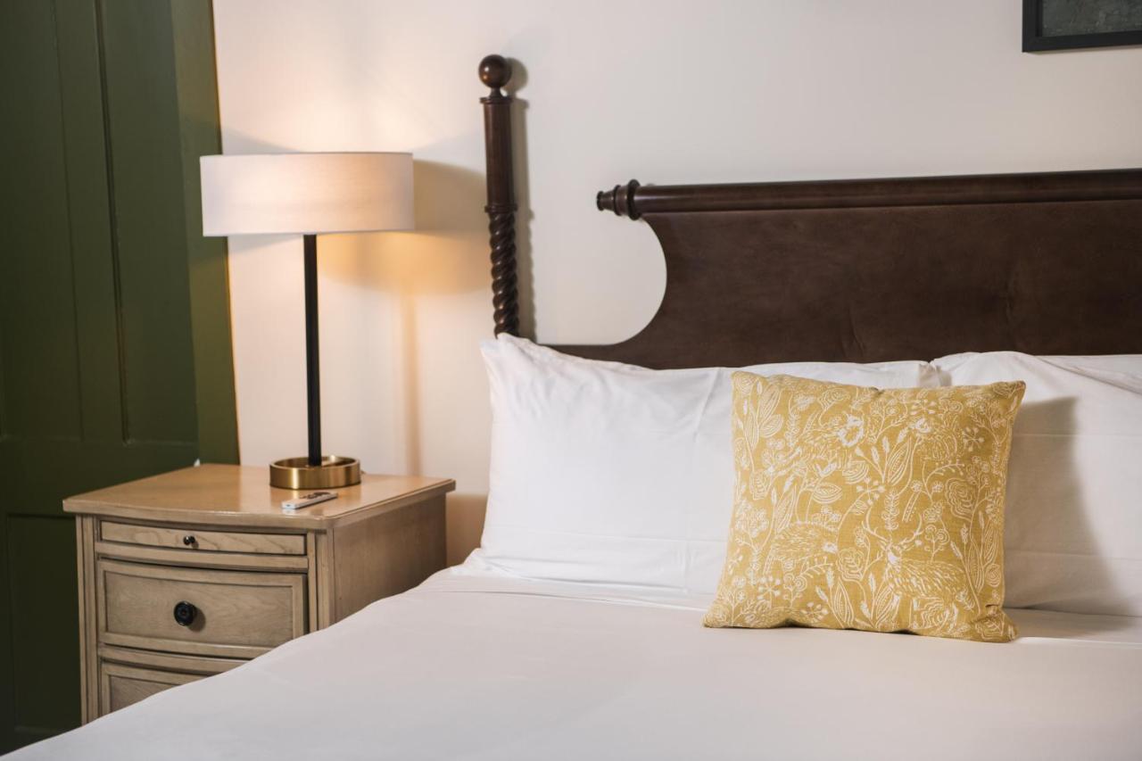 The Whitlock Hotel Lenox Ngoại thất bức ảnh