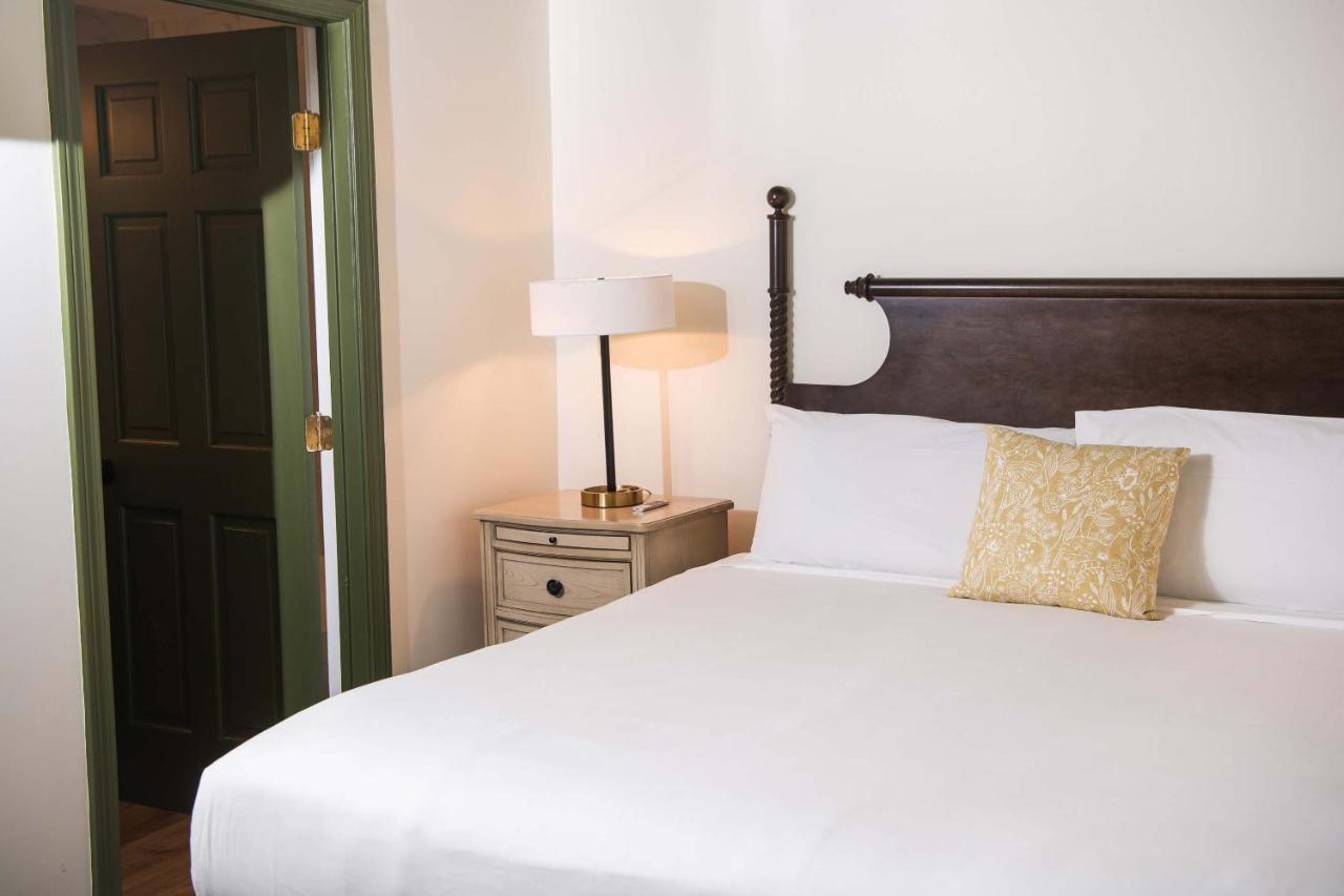 The Whitlock Hotel Lenox Ngoại thất bức ảnh