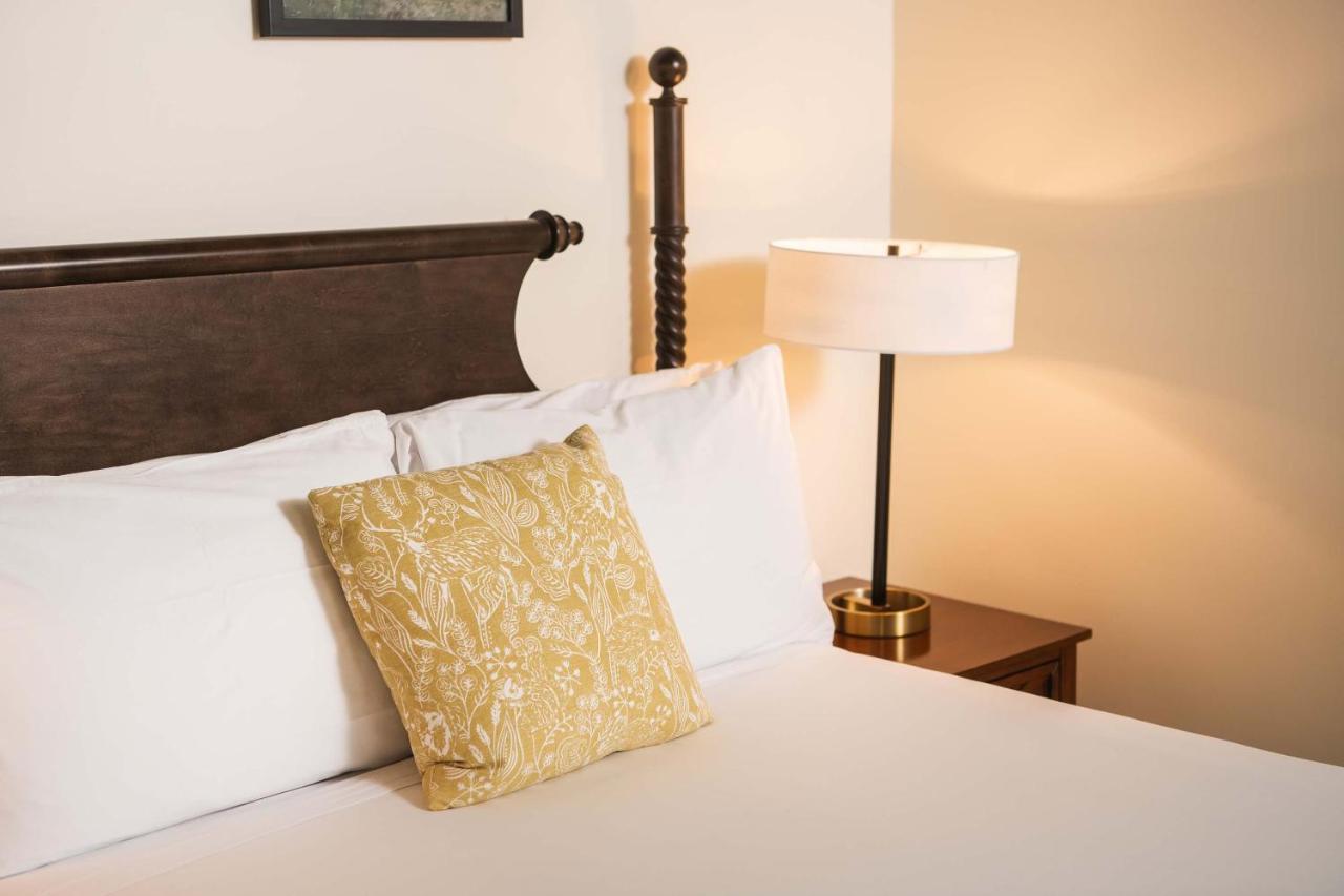 The Whitlock Hotel Lenox Ngoại thất bức ảnh